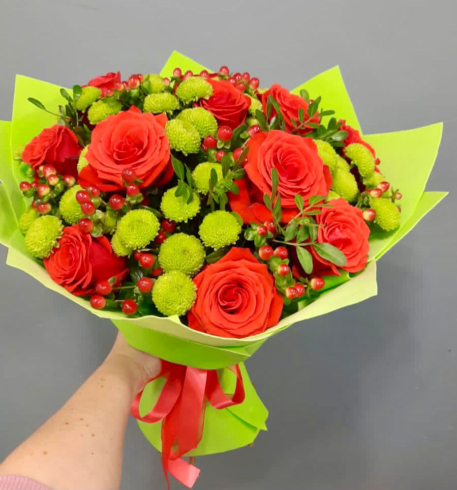 Букет цветов из: Хризантемы и Розы в Карпинске