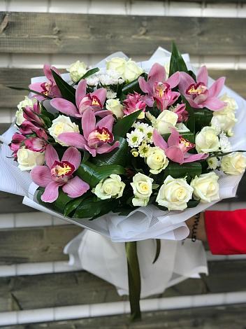 Букет цветов из: Розы и Хризантемы в Карпинске
