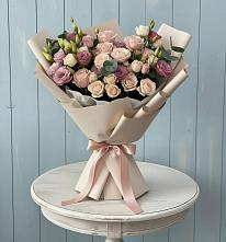 Букет цветов из:  Розы и Лизиантусы в Карпинске