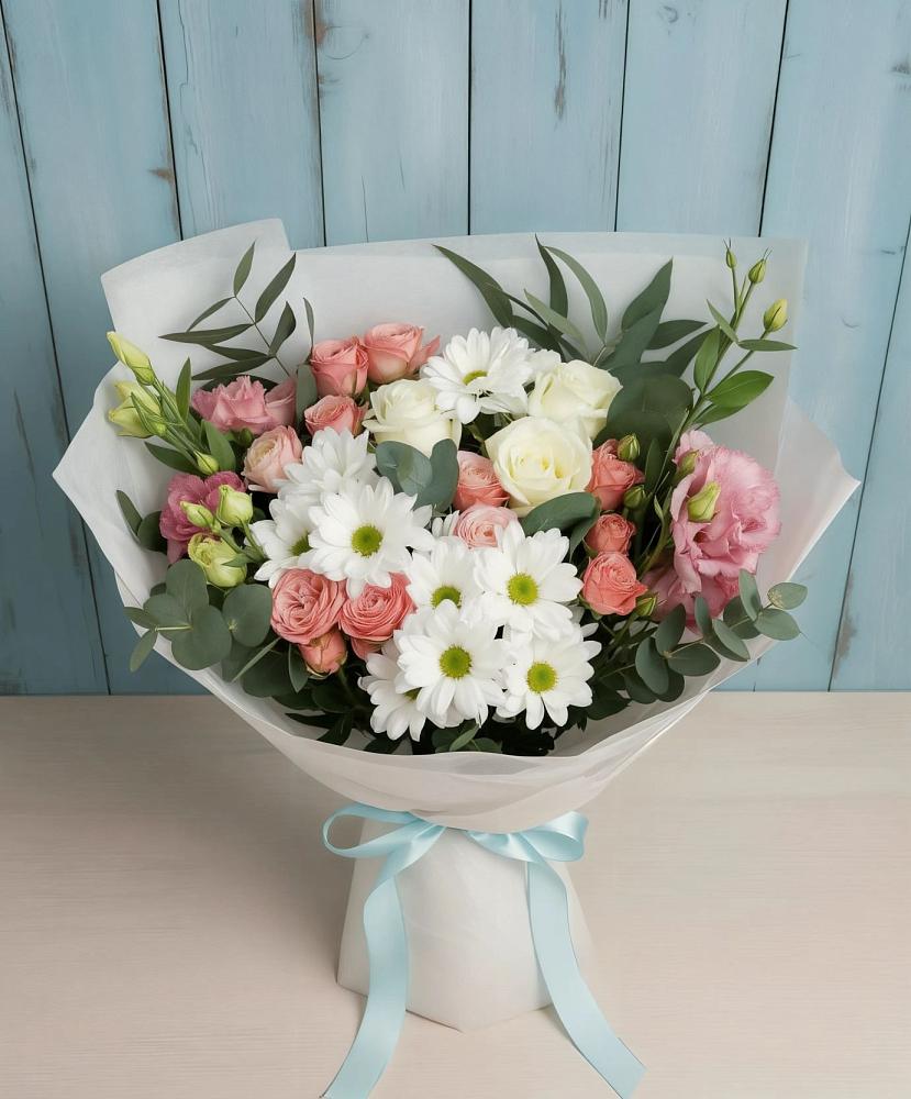 Букет цветов из: Розы, Лизиантусы и Хризантемы в Карпинске