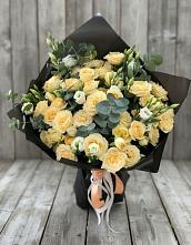 Букет цветов из:  Розы и Лизиантусы в Карпинске