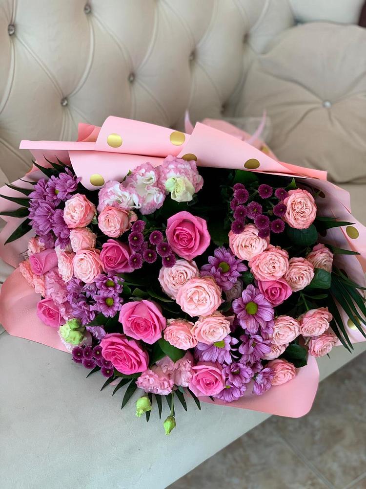 Букет цветов из: Хризантемы, Розы и Лизиантусы в Карпинске