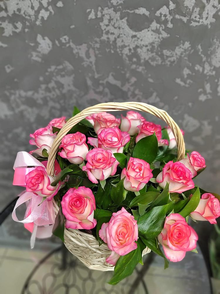 Цветочная композиция из Розы в корзине в Карпинске