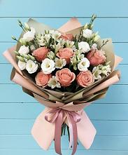 Букет цветов из:  Розы, Альстромерии и Лизиантусы в Карпинске