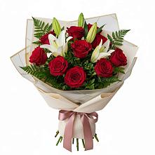 Букет цветов из:  Лилии и Розы в Карпинске