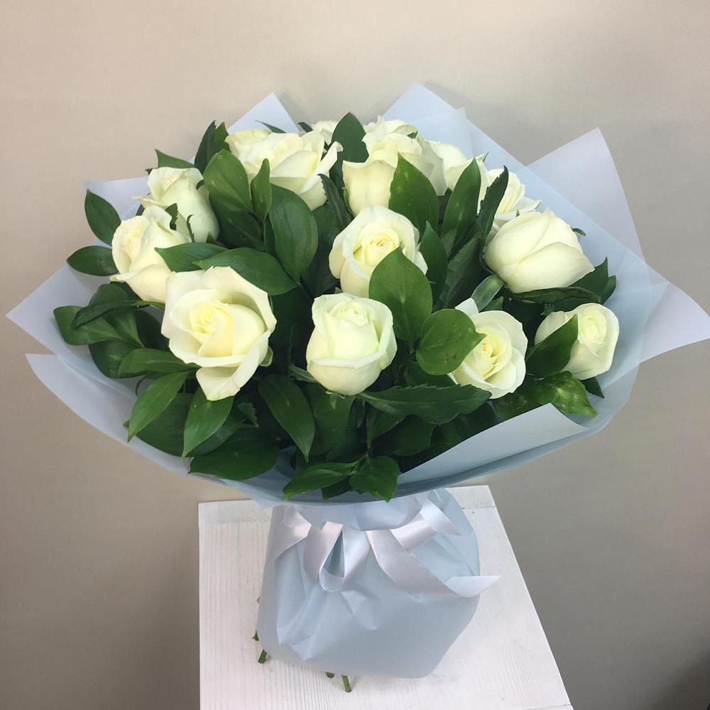 Букет 15 Белых роз Проуд в Карпинске