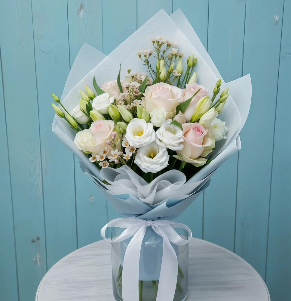 Букет цветов из: Розы и Лизиантусы в Карпинске