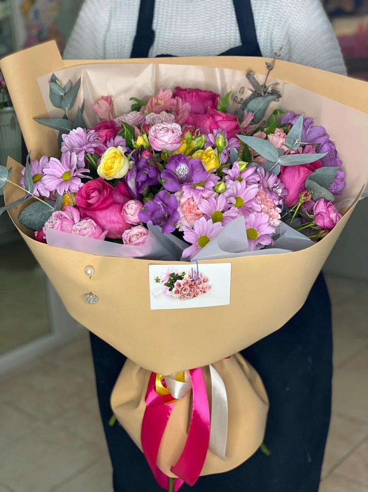 Букет цветов из: Хризантемы, Гвоздики и Альстромерии в Карпинске