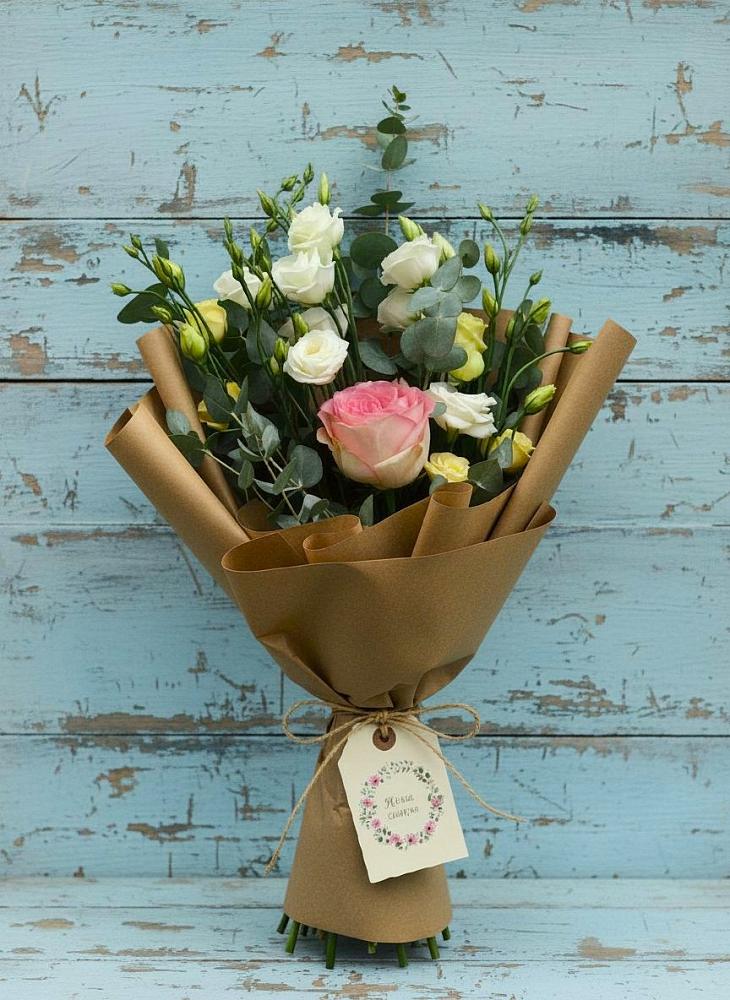 Букет цветов из: Розы и Лизиантусы в Карпинске