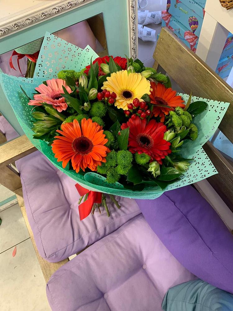 Букет цветов из: Герберы, Хризантемы и Альстромерии в Карпинске