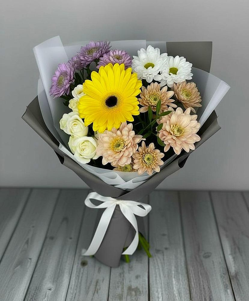 Букет цветов из: Розы, Герберы и Хризантемы в Карпинске