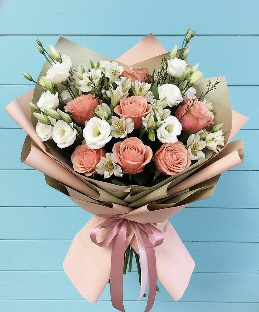 Букет цветов из: Розы, Альстромерии и Лизиантусы в Карпинске