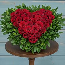 Цветочная композиция из Розы в виде сердца в Карпинске