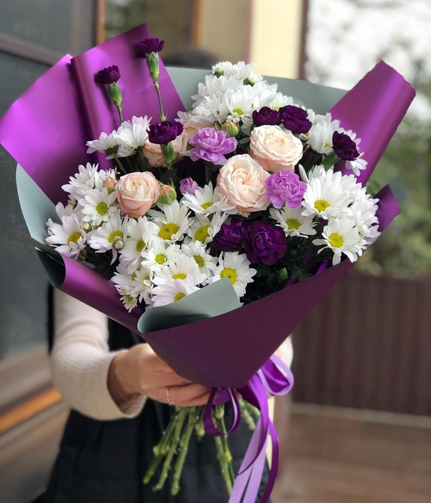 Букет цветов из: Хризантемы, Гвоздики и Розы в Карпинске