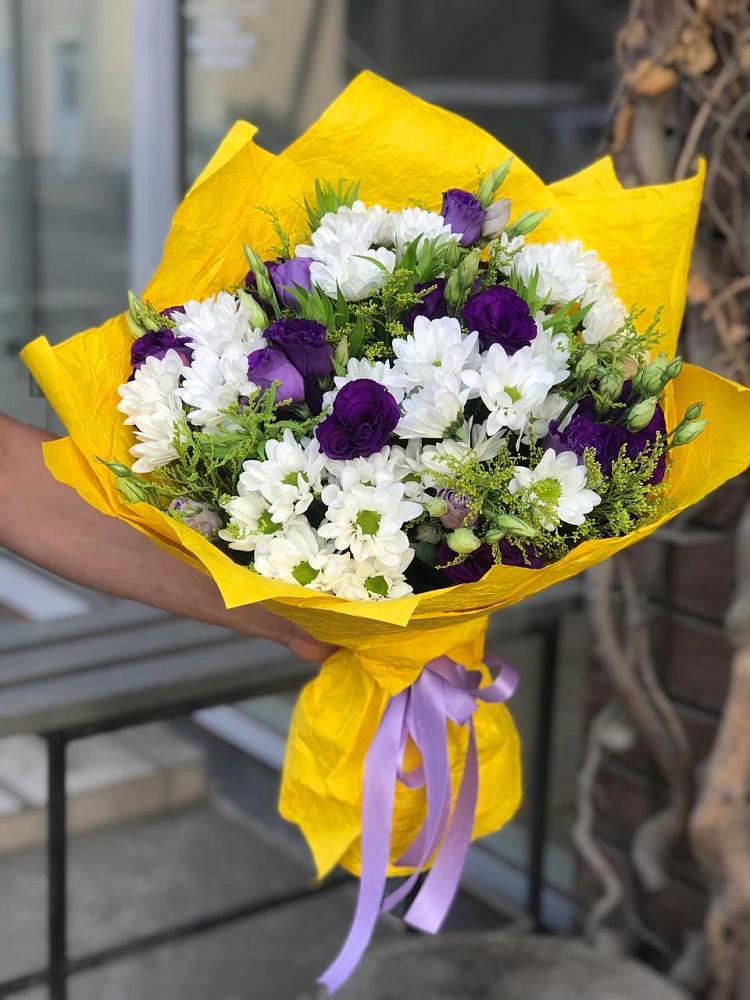 Букет цветов из: Ирисы, Хризантемы и Ромашки в Карпинске