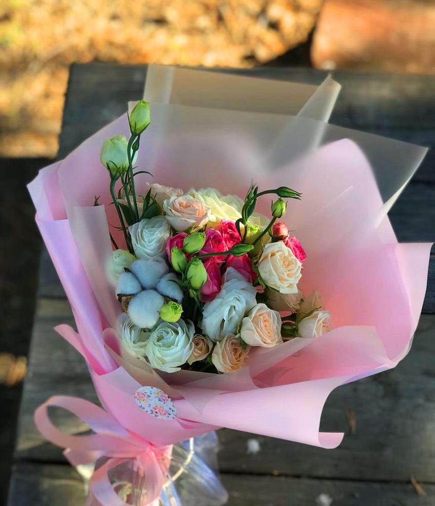 Букет цветов из: Розы и Лизиантусы в Карпинске