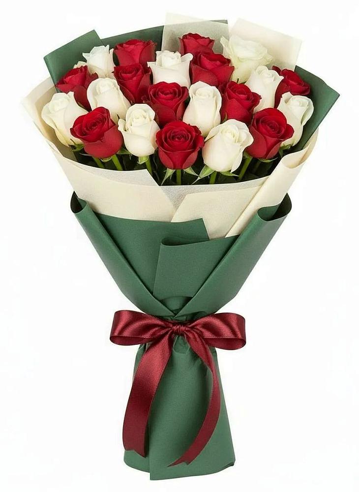 Букет Микс из красных и белых роз в Карпинске