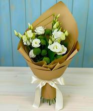 Букет цветов из:  Хризантемы и Лизиантусы в Карпинске