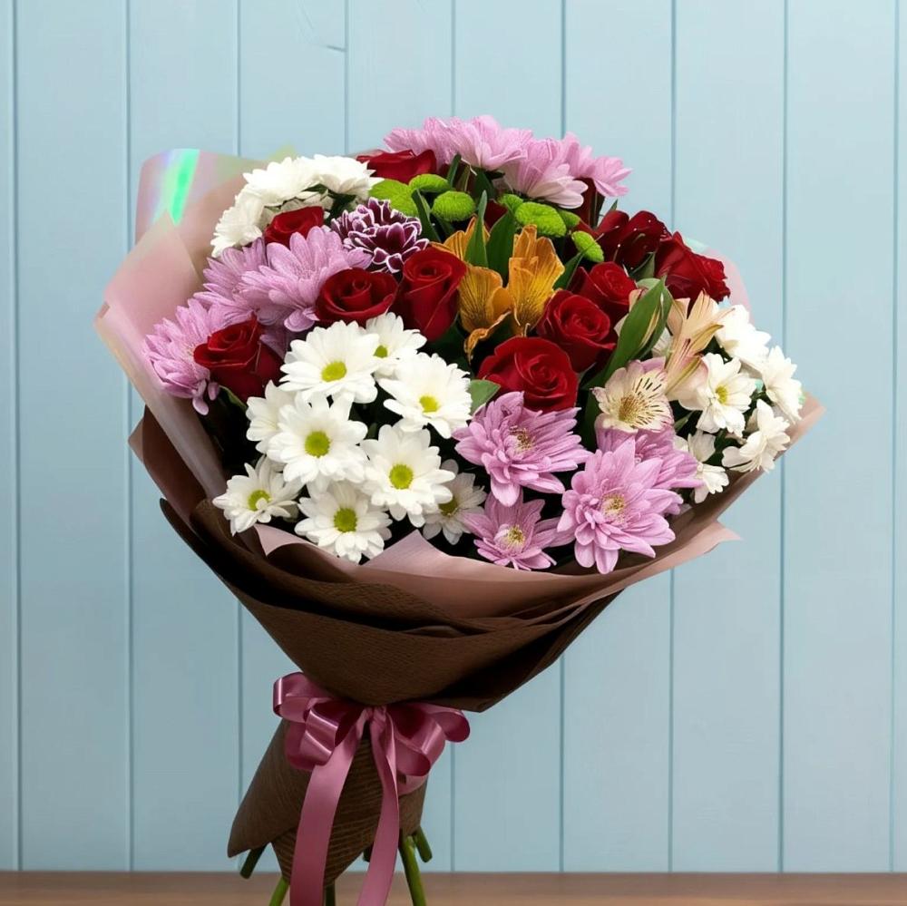 Букет цветов из: Розы, Хризантемы и Альстромерии в Карпинске