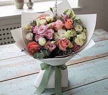 Букет цветов из:  Розы, Лизиантусы и Гвоздики в Карпинске