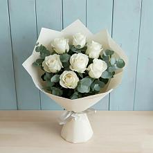 Букет Белые розы в Эвкалипте в Карпинске