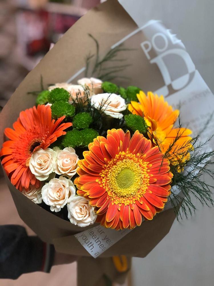 Букет цветов из: Герберы, Хризантемы и Розы в Карпинске