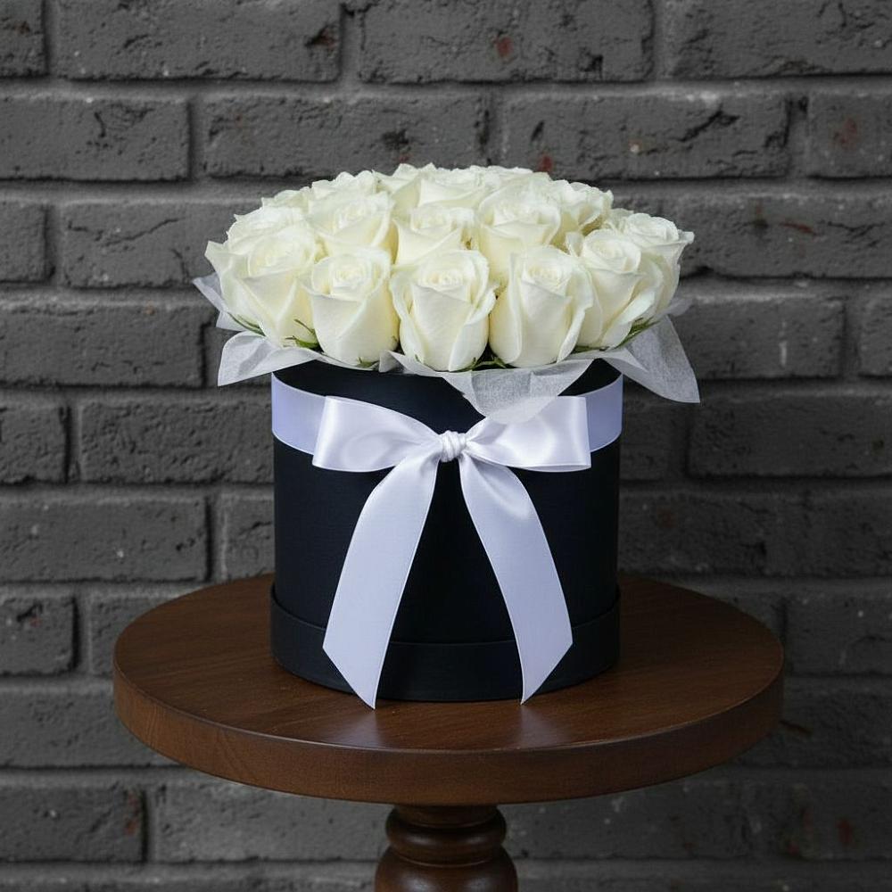 Цветочная композиция из Розы в шляпной коробке в Карпинске