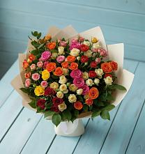 Букет Микс из разноцветных кустовых роз в Карпинске