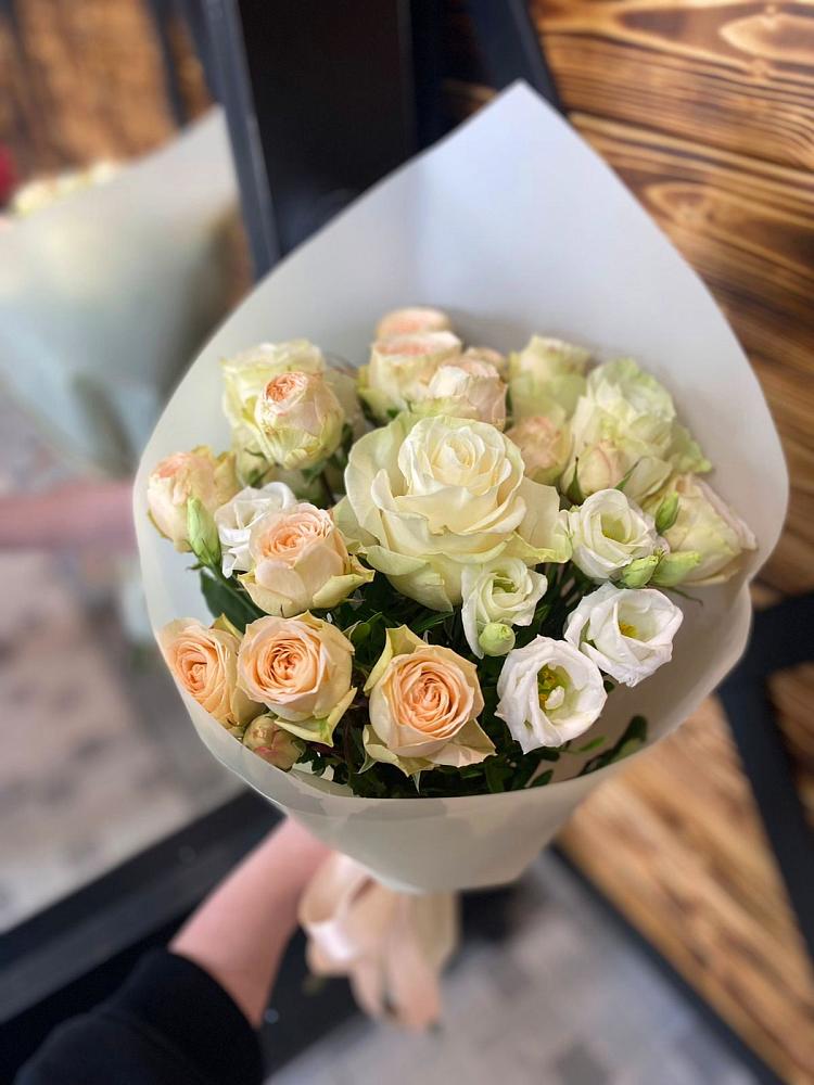 Букет цветов из: Розы и Лизиантусы в Карпинске