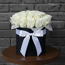 Цветочная композиция из Розы в шляпной коробке #REPLACE_PRED# Карпинске