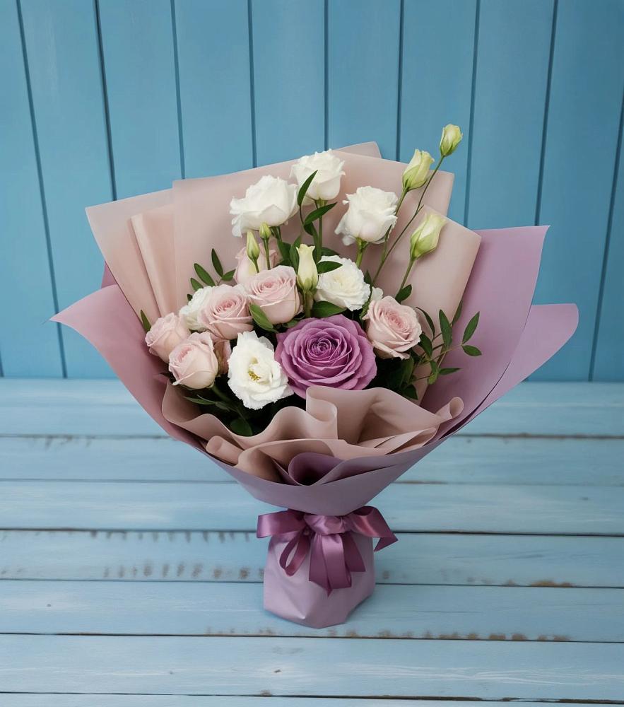 Букет цветов из: Розы и Лизиантусы в Карпинске