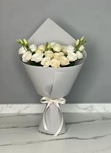 Букет цветов из:  Розы и Лизиантусы в Карпинске